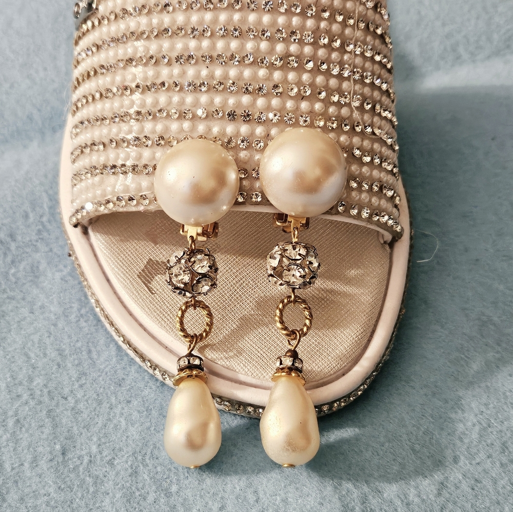 VTG Collectible Les Bernard Faux Pearl & Rhinestone Dangle Clip-on Earrings 3"L